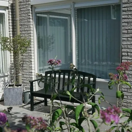 Huijsmansverhuur Дом отдыха *